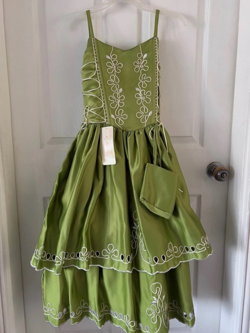 New Girls dress size 10. Can be used as a princess tiana dress